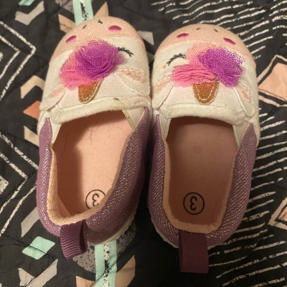 Baby’s girl size 3 shoes - Picture 2 of 2